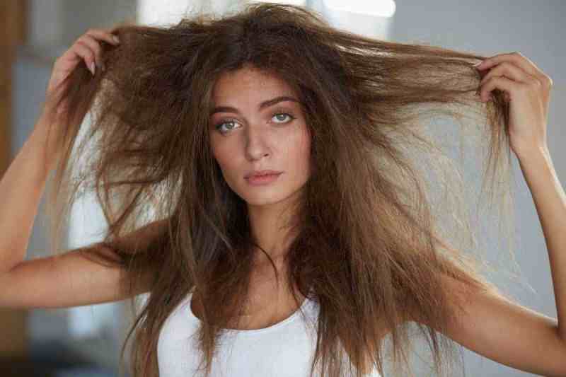 Cara Mengatasi Rambut Yang Kering Dan Mengembang